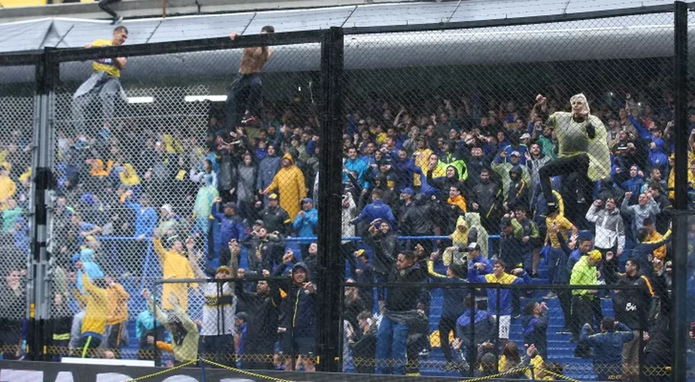 Los hinchas, entre los silbidos y la desilusión