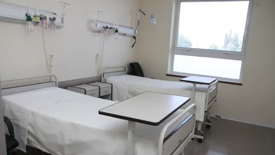 Atacaron violentamente a dos jóvenes de 17 y 18 años en plena calle para robarles