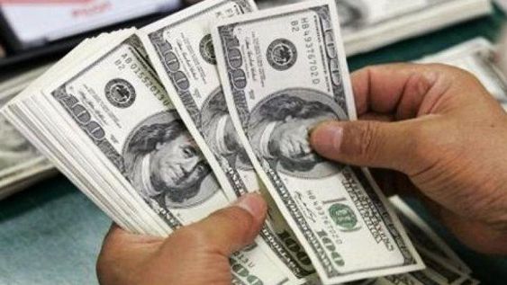 El dólar recorta la suba y se vende a $46,06