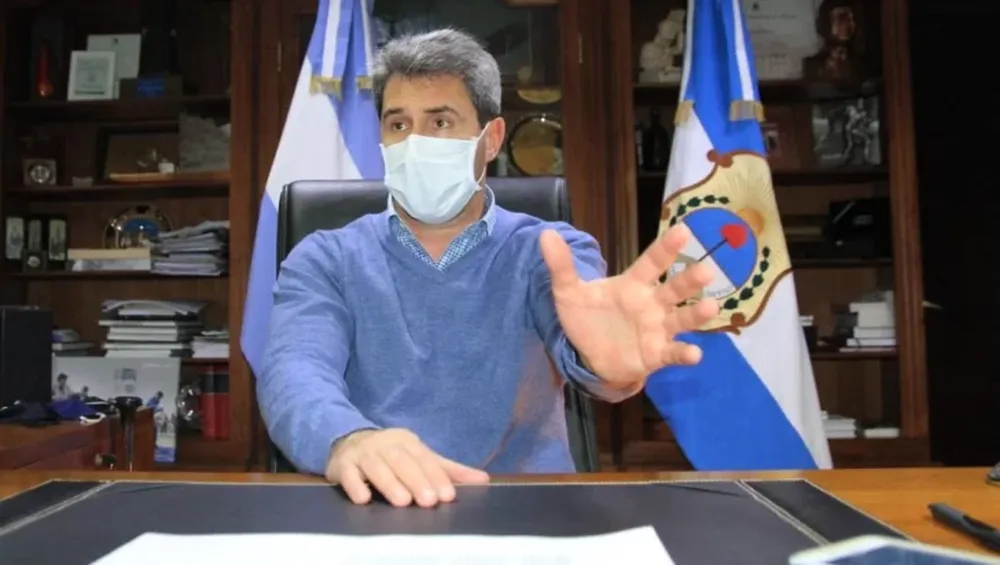 Uñac dio positivo de Covid y fue internado