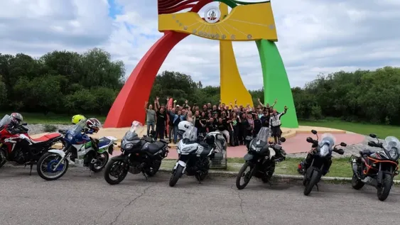 Moteros organizaron una movida solidaria para dar kits escolares a damnificados por el terremoto