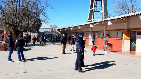 Sin inconvenientes, Mendoza fue a las urnas y espera por los resultados