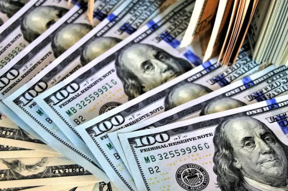 Imparable: el dólar blue escala a $223 y rompe otro récord