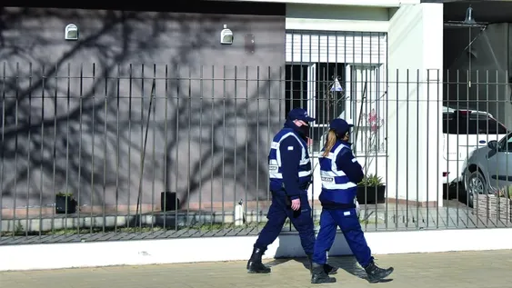 Asaltan a mujer en su casa y le roban más de $3.600.000 ¿la siguieron al salir de un banco?