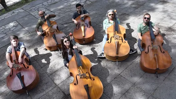 Seis contrabajos de estreno