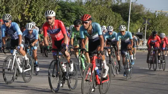 EN SANTA LUCÍA se vivió ayer una jornada de ciclismo puro. El rosarino Iván Ruiz se quedó con la victoria en la competencia. (Foto de archivo).