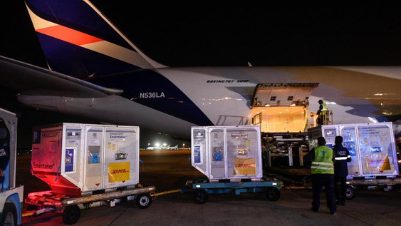 Llegaron al país casi 660 mil vacunas de AstraZeneca del mecanismo COVAX