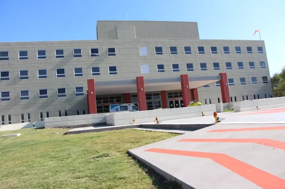 Dos sujetos lo golpearon para robarle y tuvo que ser hospitalizado