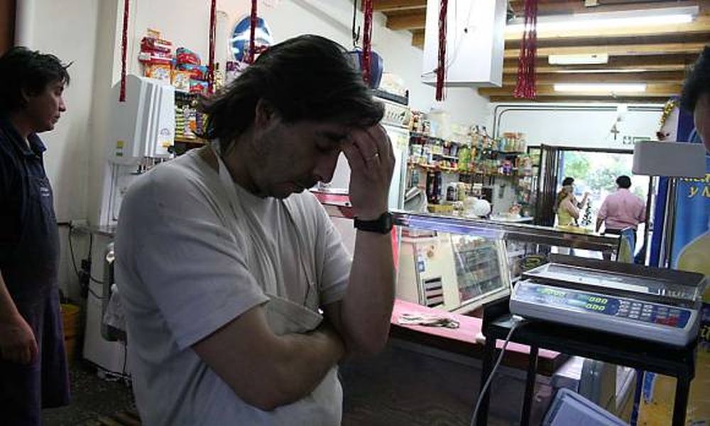 Sabían que tenía $22.000, con un arma se los robaron