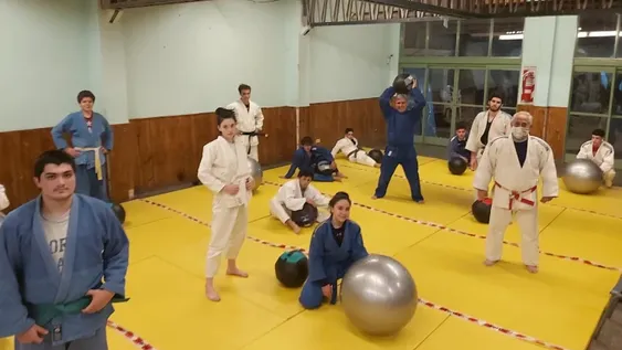 Vuelta sin lances ni luchas