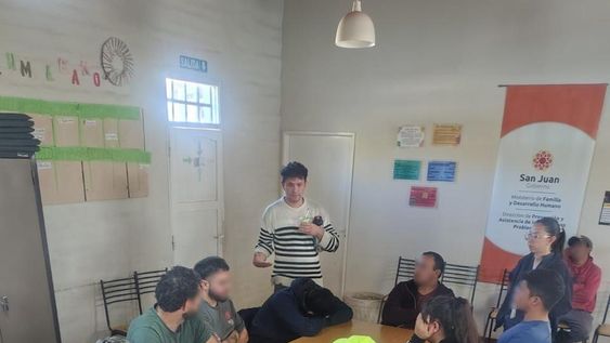 Familia desarrolla las terapias de grupo para complementar el tratamiento de recuperación de las adicciones.
