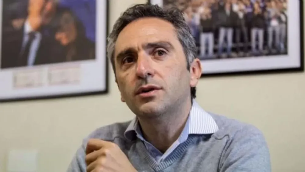 Larroque: “Estamos viviendo una peligrosa autoproscripción en el Frente de Todos”