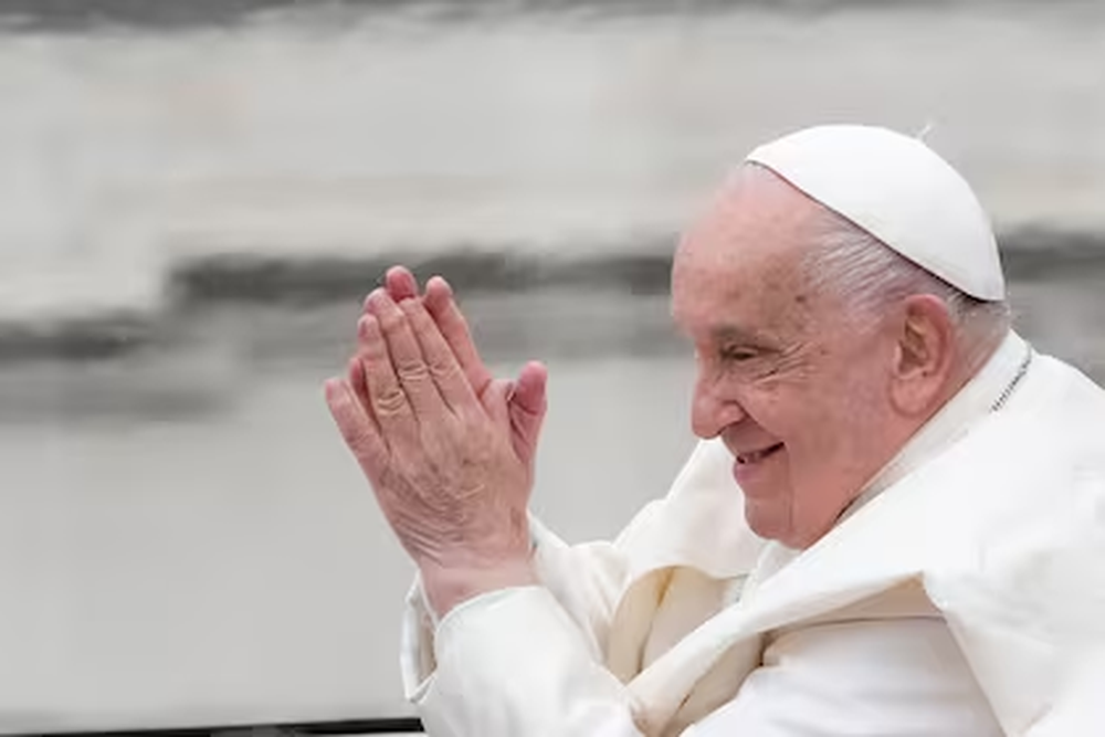 El papa Francisco pasó una noche tranquila en el hospital Gemelli y que su condición sigue siendo “estable”