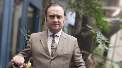 FERNANDO A. OCAMPO BRAVO, con la espada de OHiggins que él mismo gestionó ante su familia para que sea enviada a San Juan.