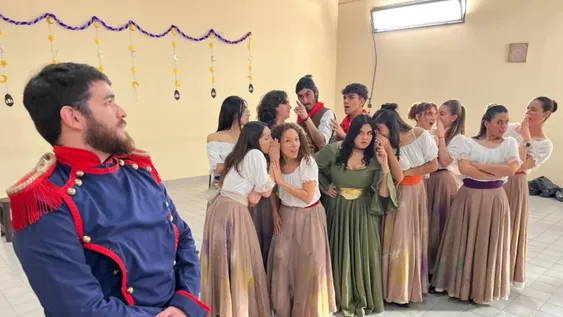 La Deolinda canta y baila en San Juan