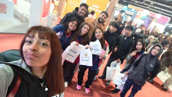 Alumnos de la Escuela Secundaria Obispo Zapata, de Caucete, cumplieron el sueño de viajar a Buenos Aires y participar de la Feria del Libro.