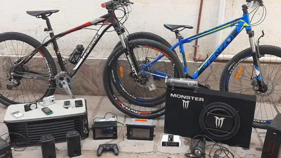 Dan con cosas robadas