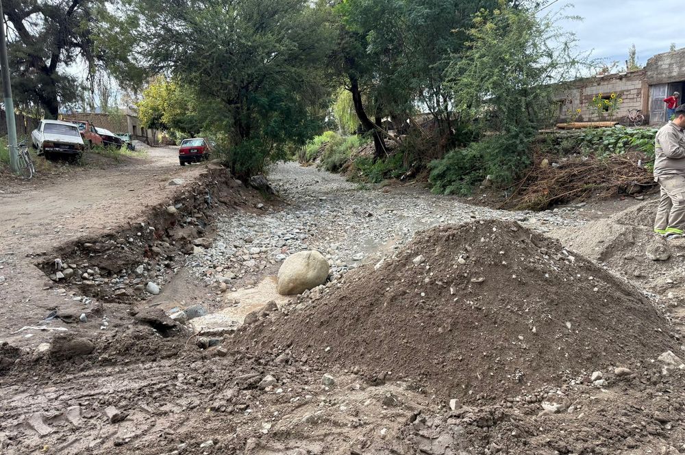 El COE de J&aacute;chal pidi&oacute; a la poblaci&oacute;n circular con precausi&oacute;n por la zona de badenes y calles da&ntilde;adas por la creciente.