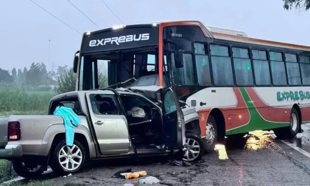 Fatal accidente en Tucumán: dos rugbiers murieron al chocar contra un colectivo