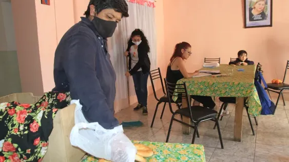 Víctimas de violencia: la vida en los hogares donde aprenden a emprender