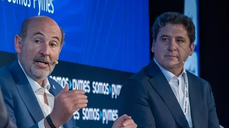 El ministro Gustavo Fernández junto a su par mendocino, Rodolfo Vargas Arizu.