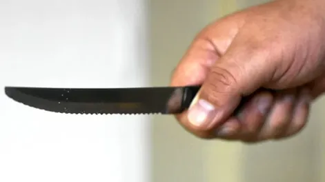 Entraron a su casa para robarle y se defendió con un cuchillo: hirió a uno de los delincuentes