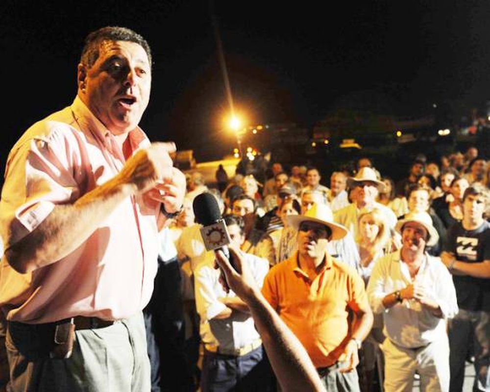 De Angeli ya amenaza con cesar el pago de impuestos