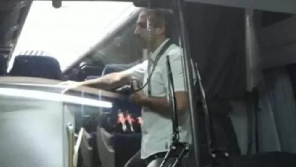 Procesaron al fotógrafo que hizo exhibicionismo en un viaje de estudios