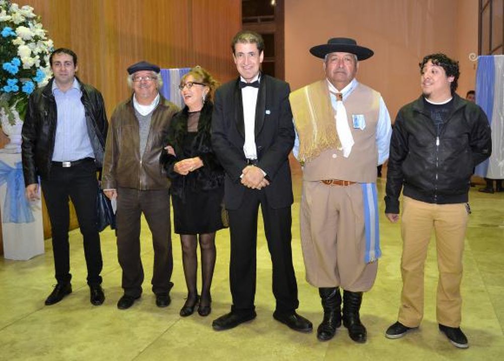 Velada aniversario de la Revolución de Mayo