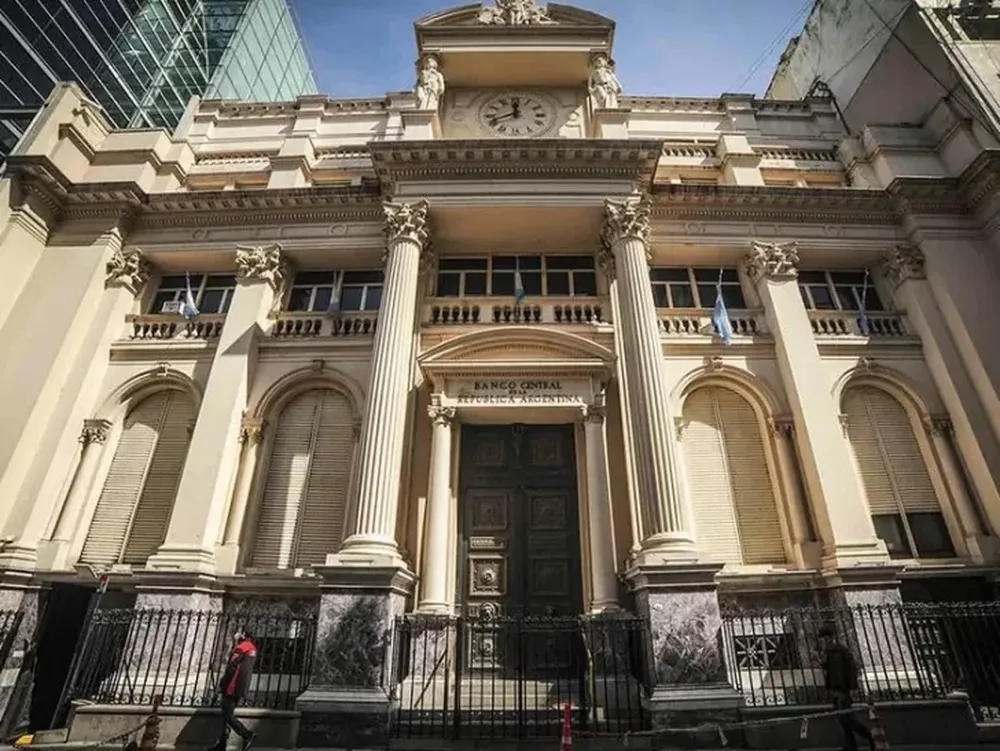 El BCRA tomó nuevas medidas con las que busca contener la demanda del dólar