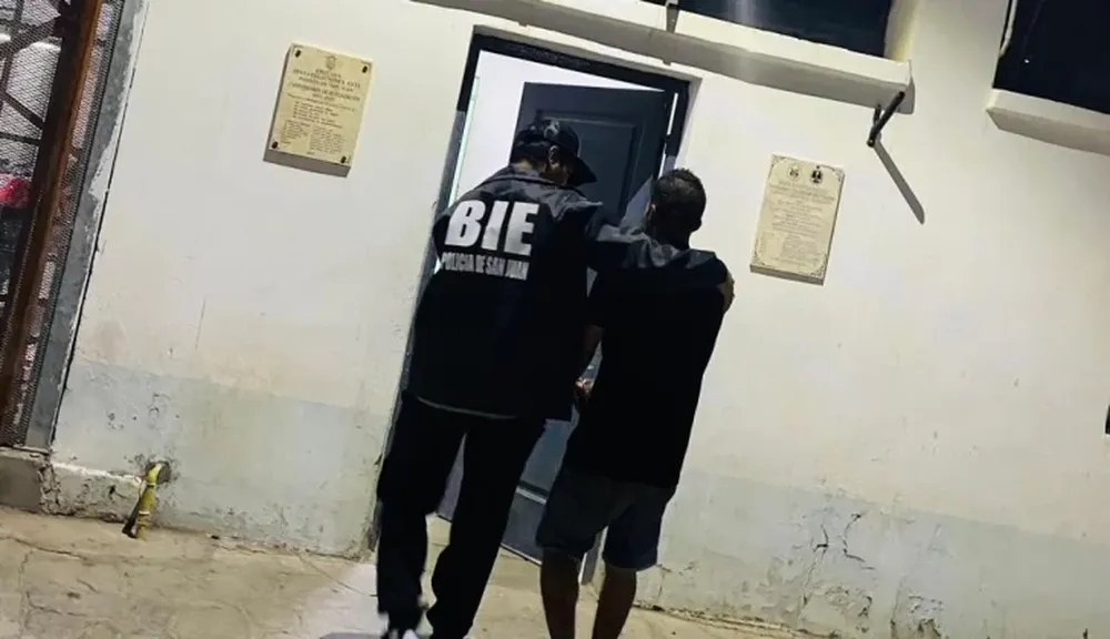 Dos ladrones golpearon a un hombre para robarle mercadería y plata: uno quedó detenido