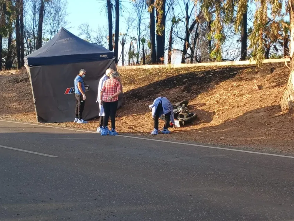 Una discusión, un vidrio roto y un motociclista fallecido: investigan qué ocurrió en el choque fatal de San Martín