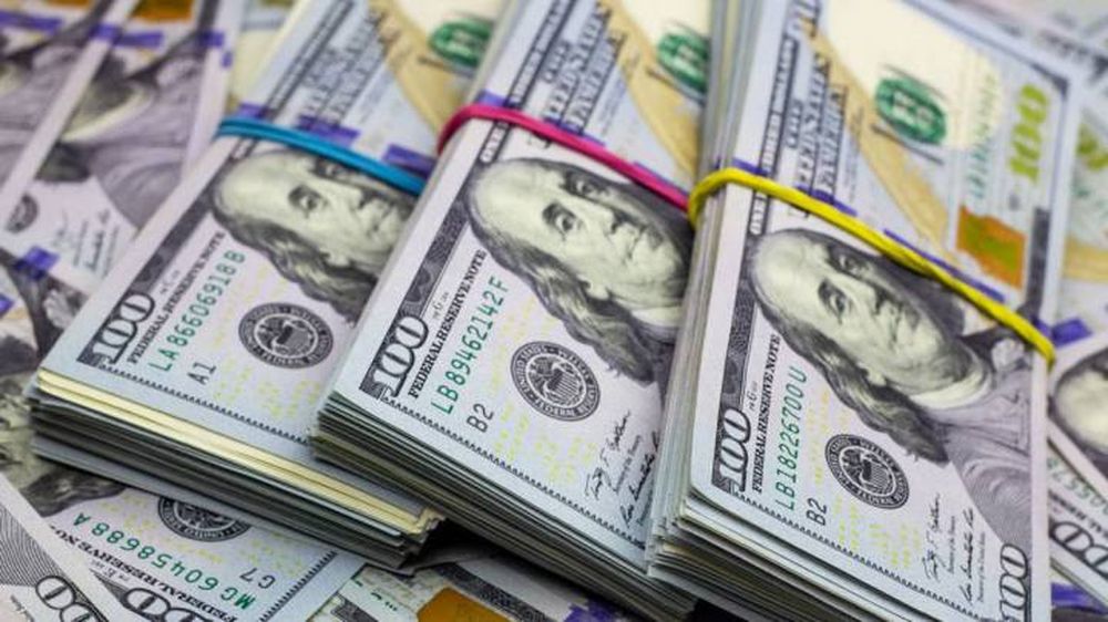 El dólar blue tuvo un retroceso de dos pesos