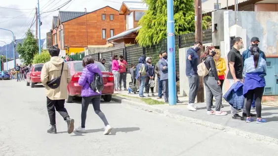 Más de 80.000 casos de la mano de la transmisión comunitaria de Ómicron