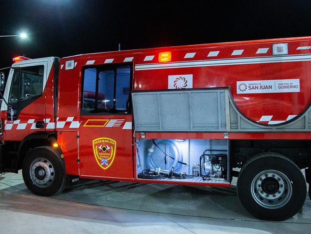 Jugaba con un encendedor e incendió su casa: él, su madre y un policía, internados