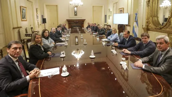 Alberto y gobernadores del PJ acuerdan cambiar la Corte