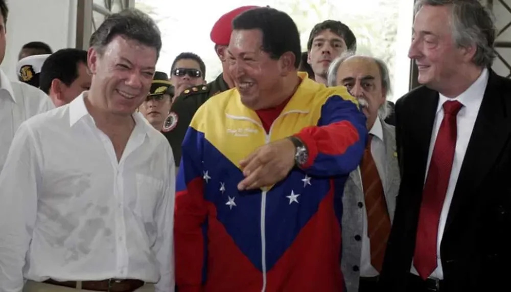 Santos y Chávez acordaron restablecer las relaciones