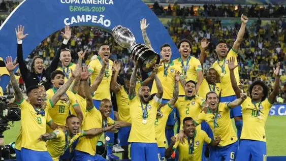 Brasil, ante la golpeada Venezuela