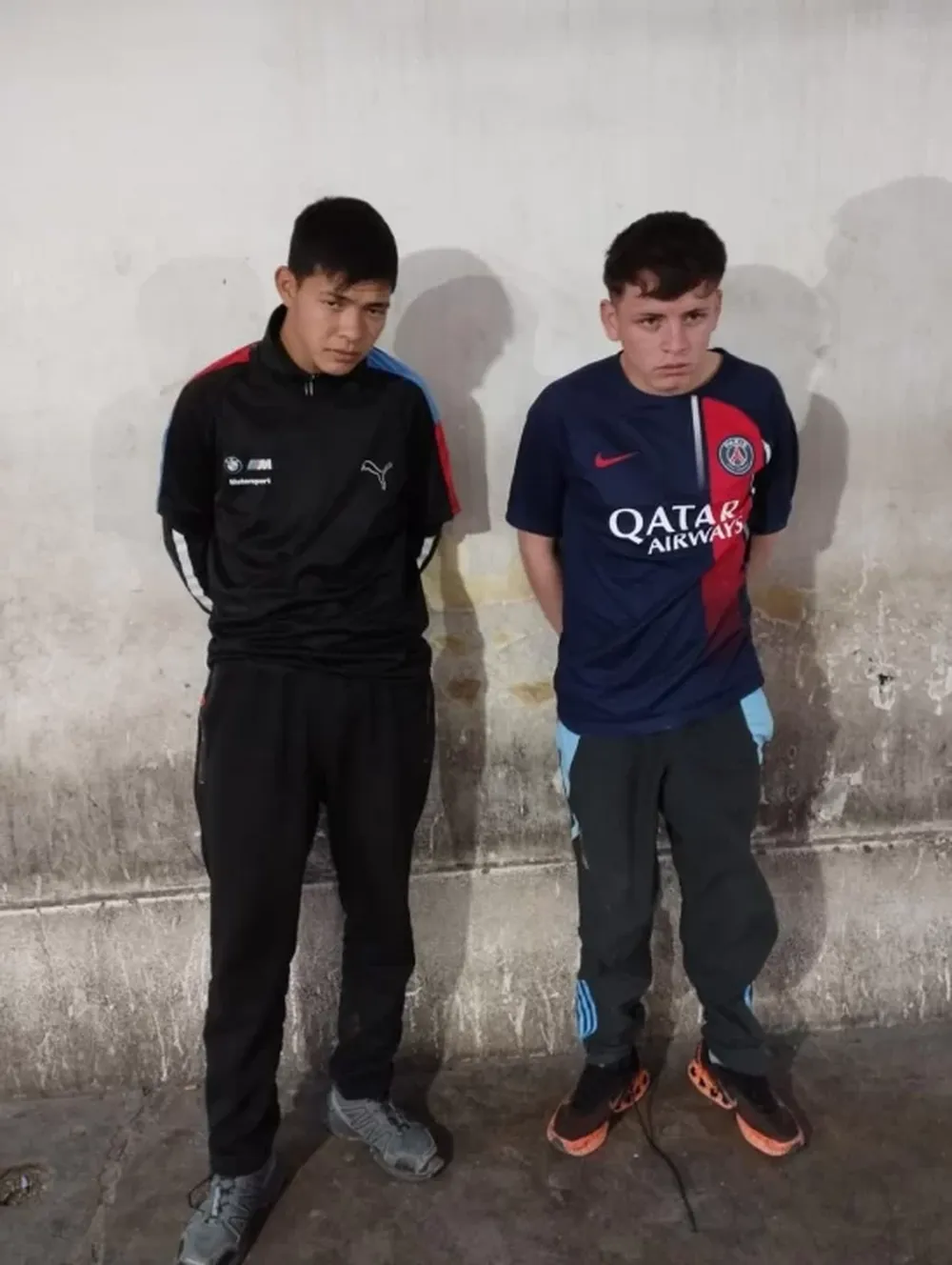 Cuatro hombres asaltaron a un Uber: lo golpearon y le robaron el celular y la billetera