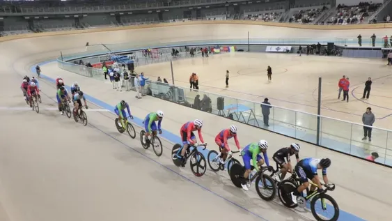 CON VELOCIDAD Y  PERSECUSIÓN por equipos, scratch y vueltas a los puntos sefestejará esta noche los 93 años de la FCS, en el Chancay.