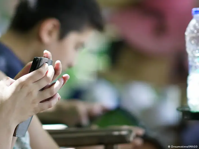 Grecia prohíbe el acceso a redes sociales a todos los menores de 15 años a partir de 2027