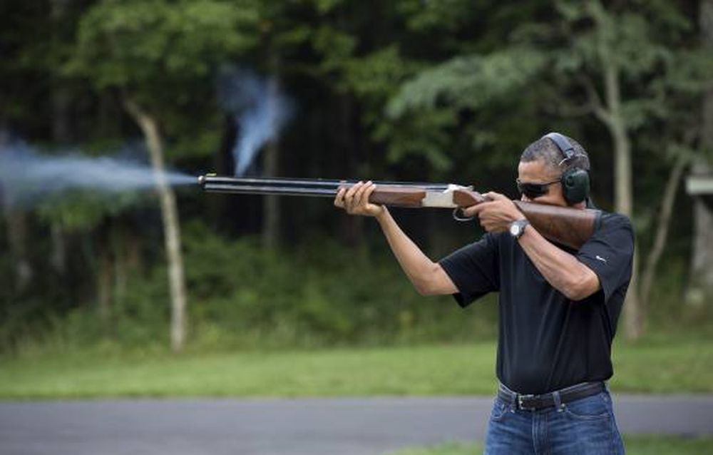 Polémica foto de Obama con un arma