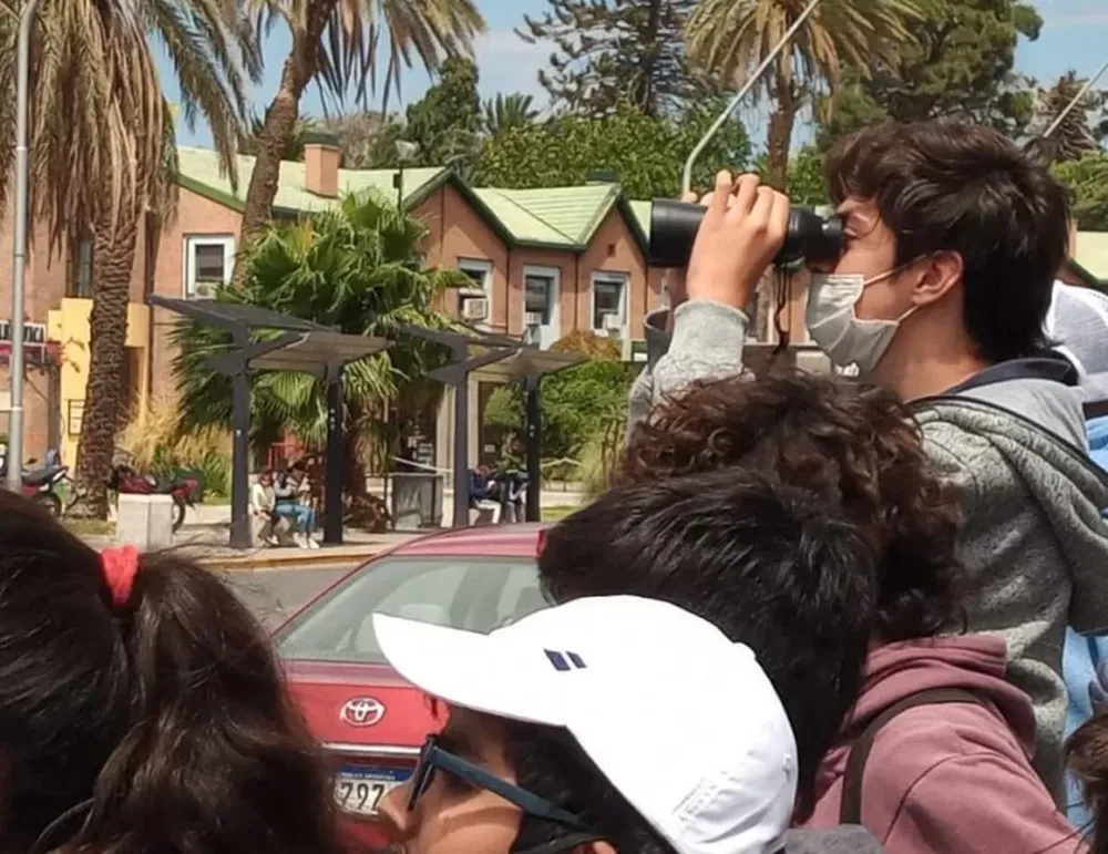 Gerónimo, la voz cantante: fue al hotel con binoculares para no perderse detalle