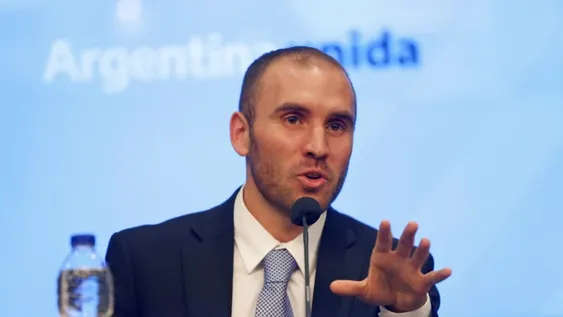 La compra de dólares para ahorro también queda afectada por la Ley de Emergencia