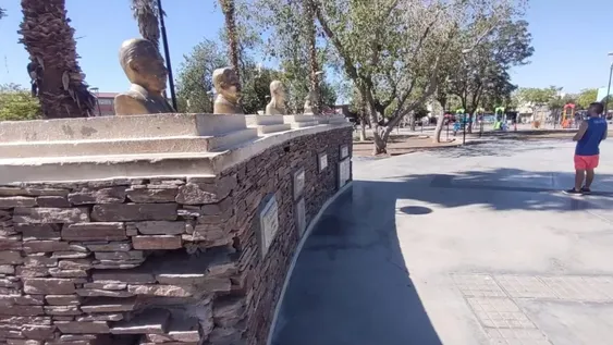 La plaza de Villa Krause, deteriorada por vandalismo y la falta de cuidados