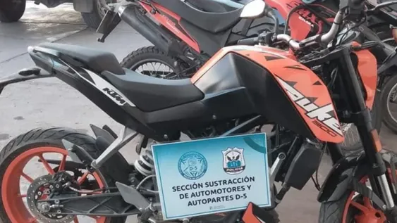 LA COSTOSA KTM modeloDuke, circulabacon patentetrucha y connúmeros decuadro y motoradulterados.