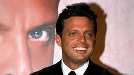 Furor por la foto de una mujer idéntica a Luis Miguel