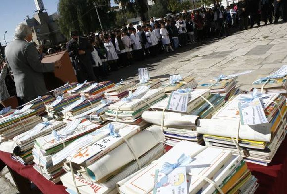 Un regalo de 5 mil libros  a escuelas y bibliotecas
