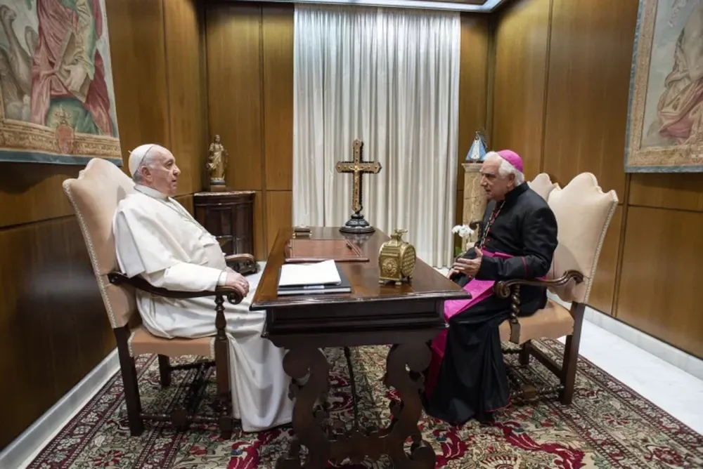 Lozano sobre la muerte de Francisco: “Nos hizo volver a las fuentes, la alegría, la cercanía con los pobres”