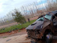 Volcó una Hilux, dos mujeres murieron y tres hombres resultaron heridos